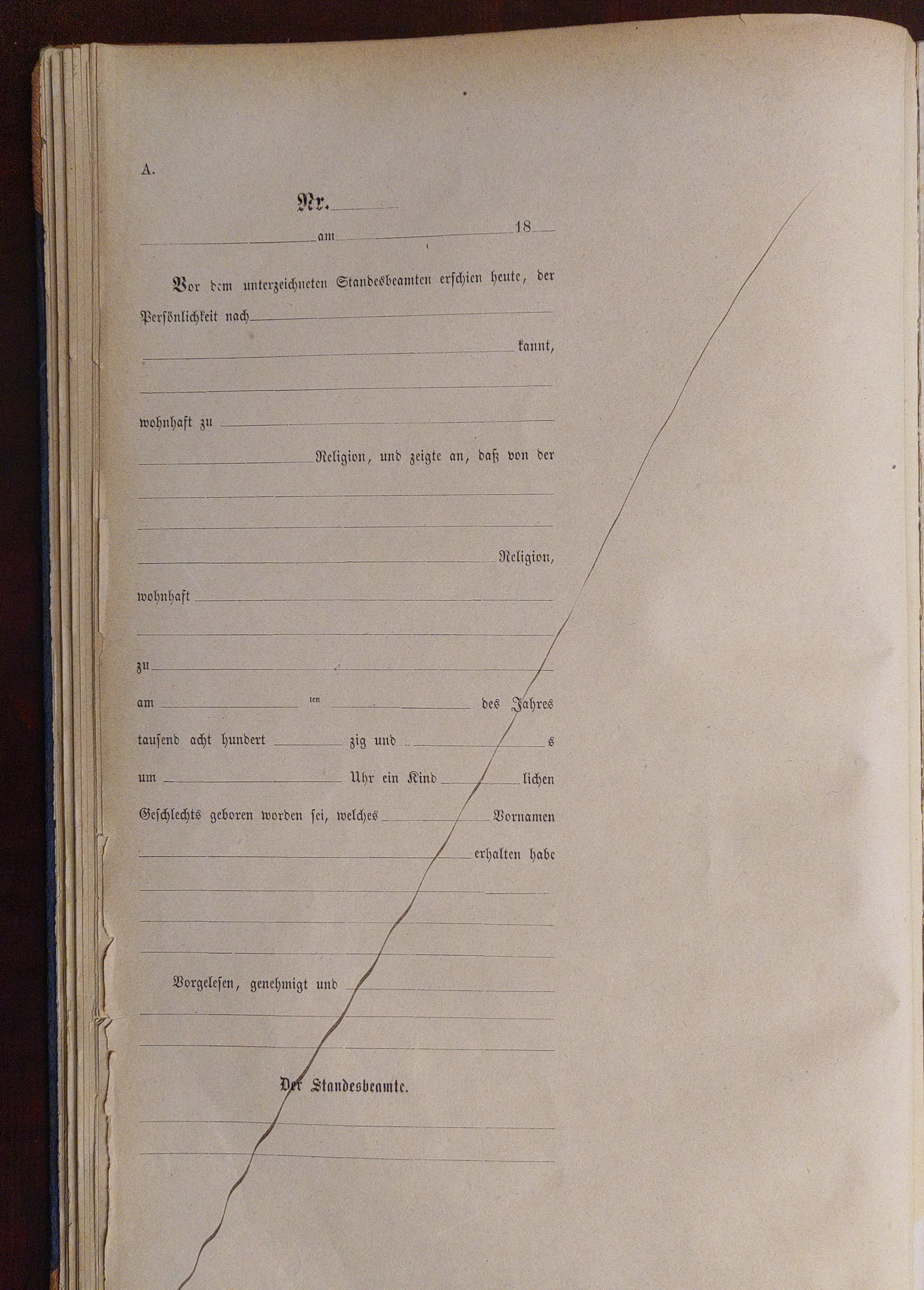 Unausgefülltes und durchgestrichenes Formular für den Eintrag einer Geburt im Geburtsregister des Standesamt, circa 1890.