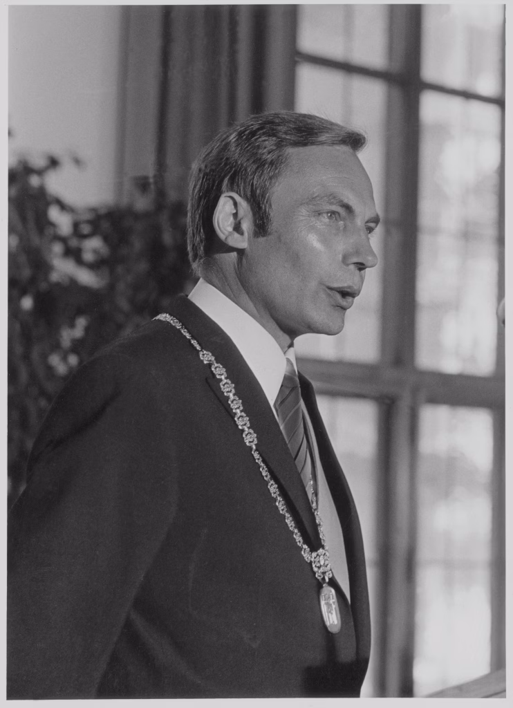 OB Kronawitter bei der feierliche Eröffnungssitzung des Stadtrats am 5. Juli 1972 im Saal des Alten Rathauses